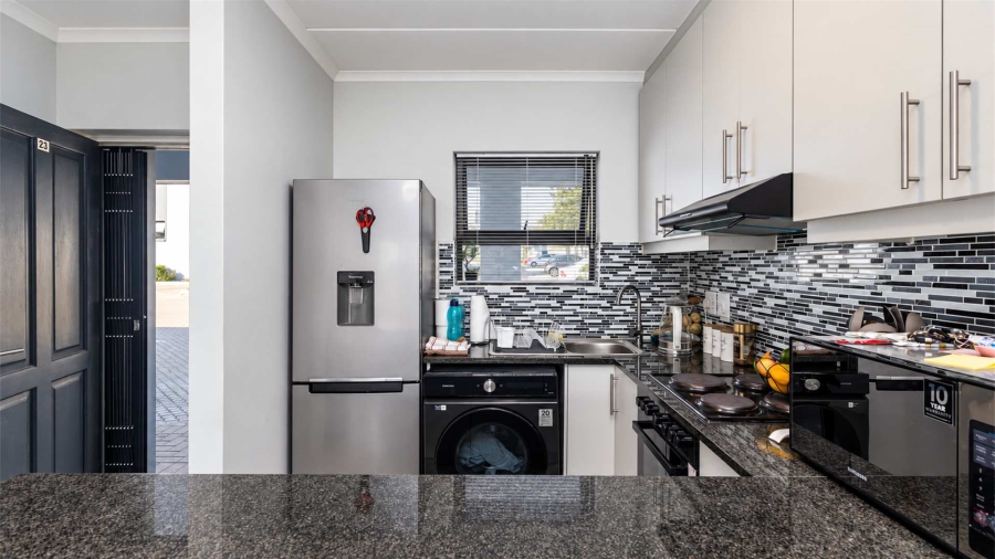 To Let 2 Bedroom Property for Rent in Loucharmante Western Cape